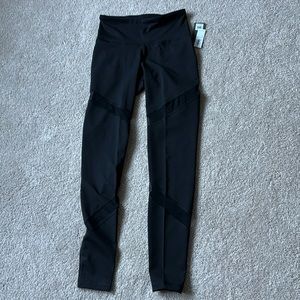 NWT Old Navy Active mesh panel leggings
